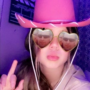 Meet your Posher, Adalia